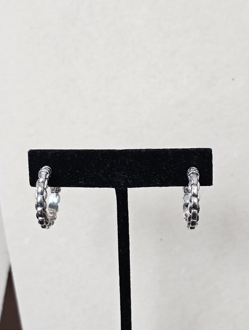 JAI by John Hardy Sterling Silver Textured Integrated Solid Chain Hoops 1” - Picture 12 of 16